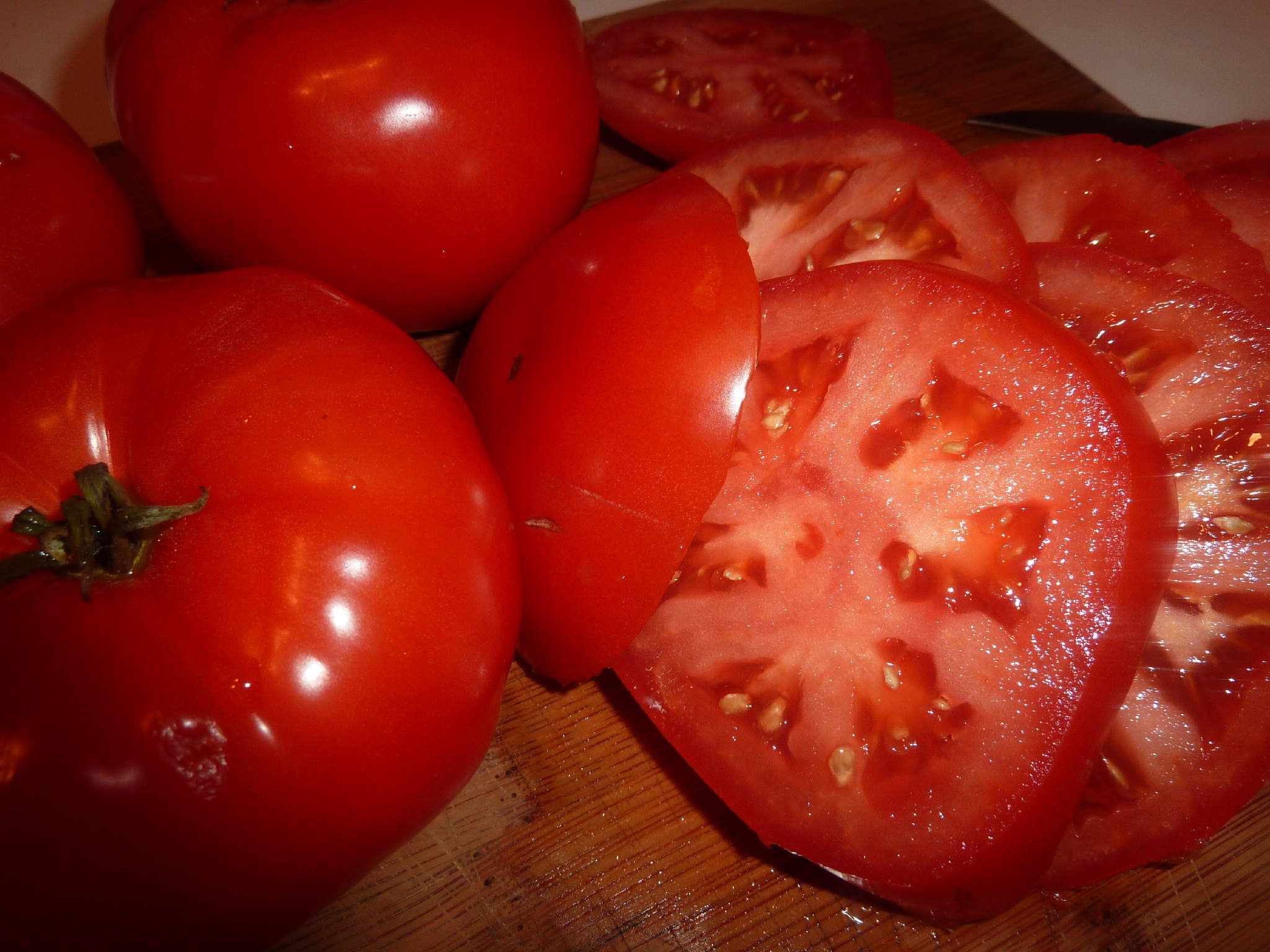 These are tomatoes. Помидоры домашние. Томат бифштекс. Резаные помидоры домашний. Косточки помидора.